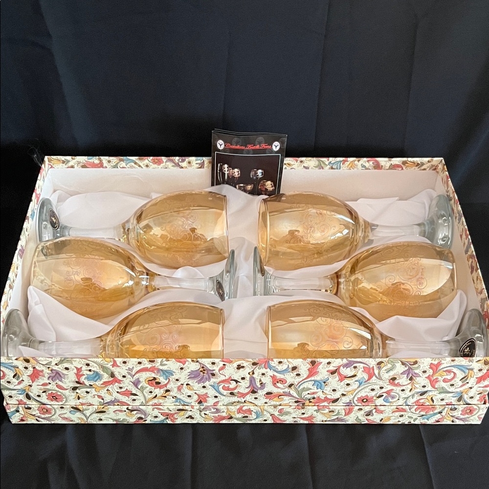 Elegant Gold Drinkware Set